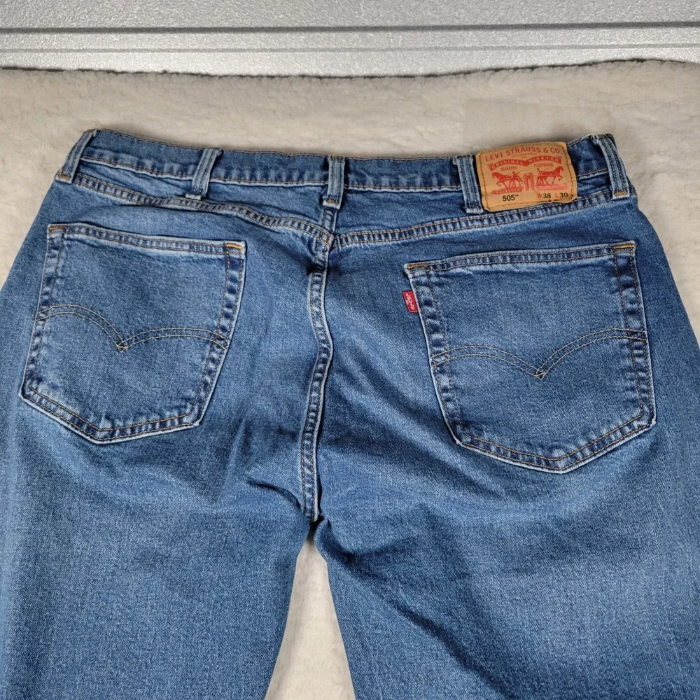 Levi's 505 Regular Fit Jeans Mens 38x30 Blue Straight Leg Medium Wash Denim